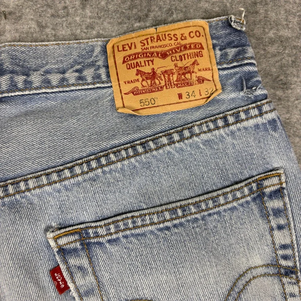 Levi's 550 Relaxed Fit Jeans Light Wash Blue Denim Tapered Leg 34x32